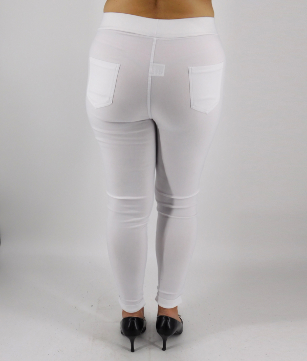 Nagy méretű, gumis derekú női nadrág, felhajtott szárral - NYM521 - Fehér