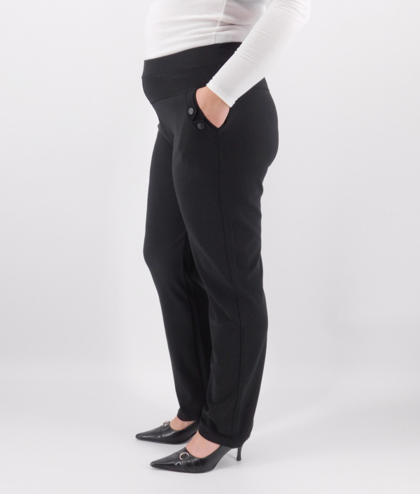 Nagyméretű női nadrág, egyenes szárral - N9822 - Fekete