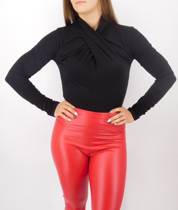 Csavart nyakú női body, hosszú ujjal - F-21221 - Fekete
