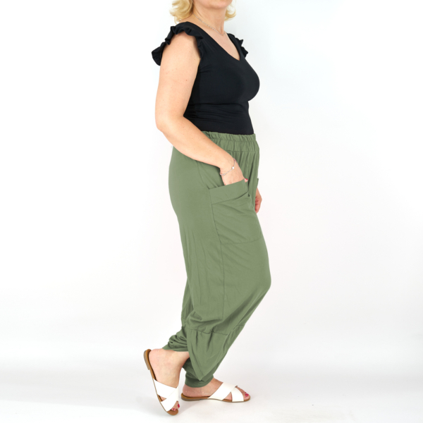 Női pamut nadrág, aszimmetrikus aljú - N6165 - Khaki