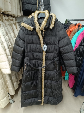 Hosszú, steppelt téli kabát - FLY-2919 - Fekete