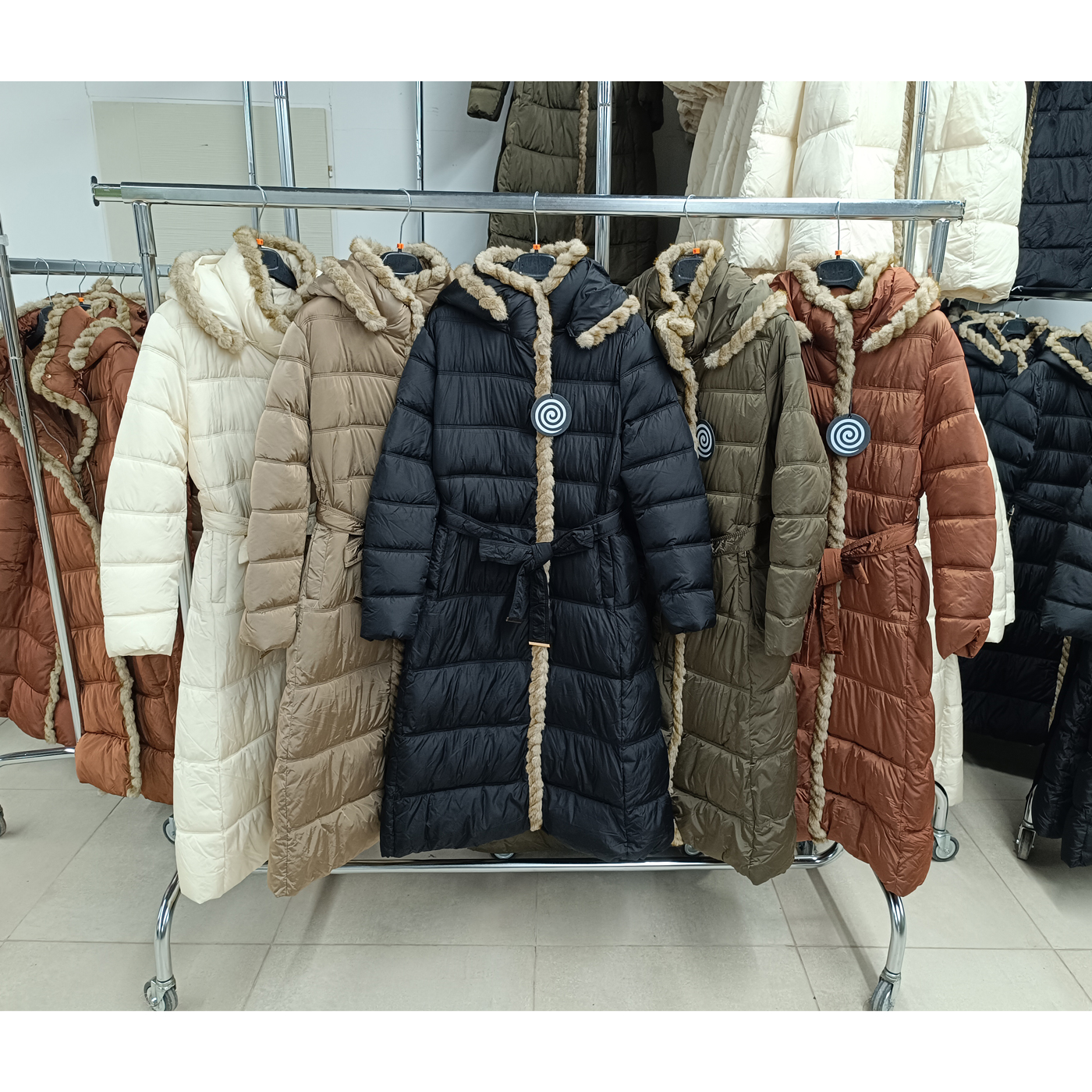 Hosszú, steppelt téli kabát - FLY-2919 - Khaki 2 Hosszú, steppelt téli kabát - FLY-2919