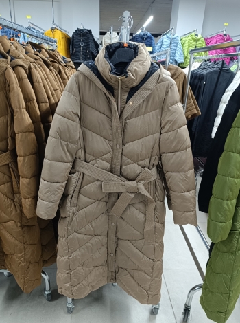 Női hosszú steppelt kabát, fix kapucnis - FLY-2309 - Fango
