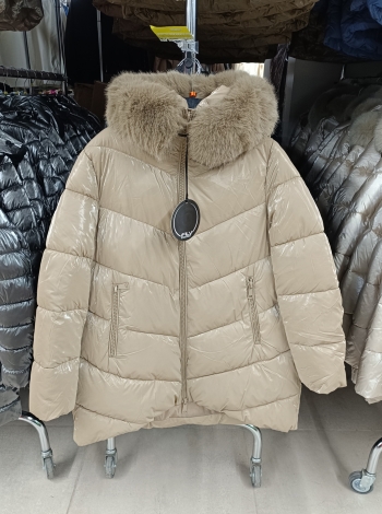 Aszimmetrikus aljú, steppelt téli kabát - FLY-2571 - Fango