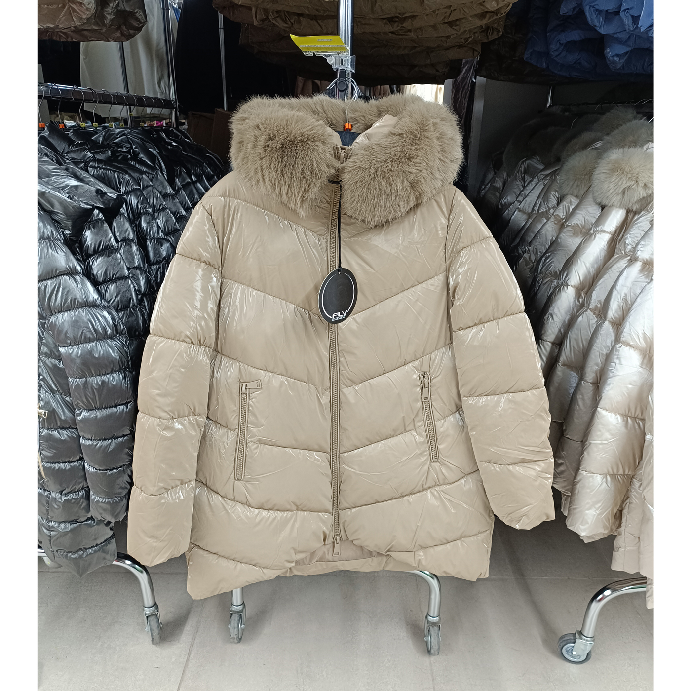 Aszimmetrikus aljú, steppelt téli kabát - FLY-2571 - Fango 1 Aszimmetrikus aljú, steppelt téli kabát - FLY-2571 - Fango