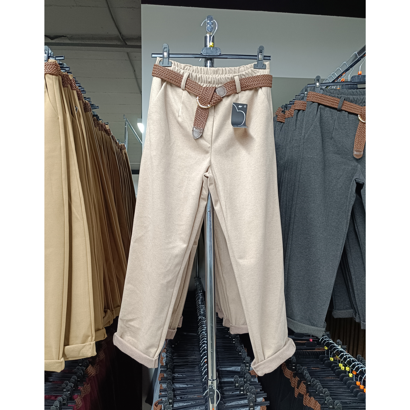 Egyenes szárú női nadrág + öv - LCK2037 - Drapp 1 Egyenes szárú női nadrág + öv - LCK2037 - Drapp