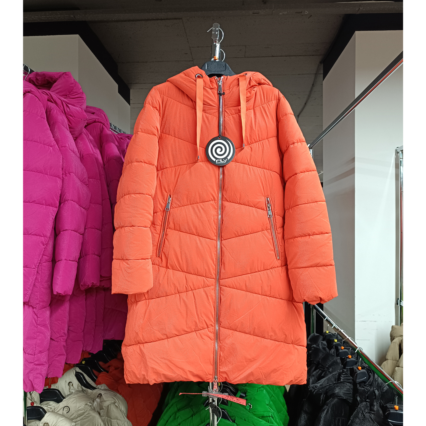 Hosszított női steppelt télikabát - FLY-2533 - Narancs 1 Hosszított női steppelt télikabát - FLY-2533 - Narancs