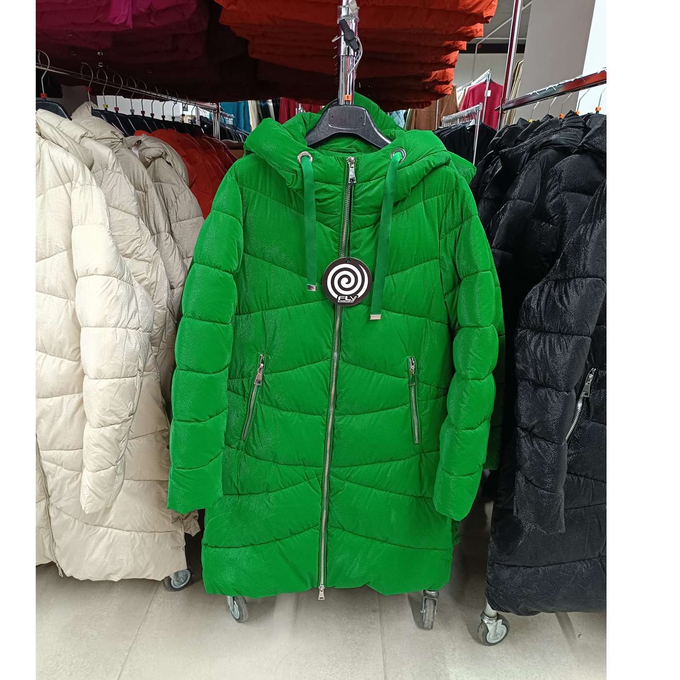 Hosszított női steppelt télikabát - FLY-2533 - Zöld 1 Hosszított női steppelt télikabát - FLY-2533 - Zöld