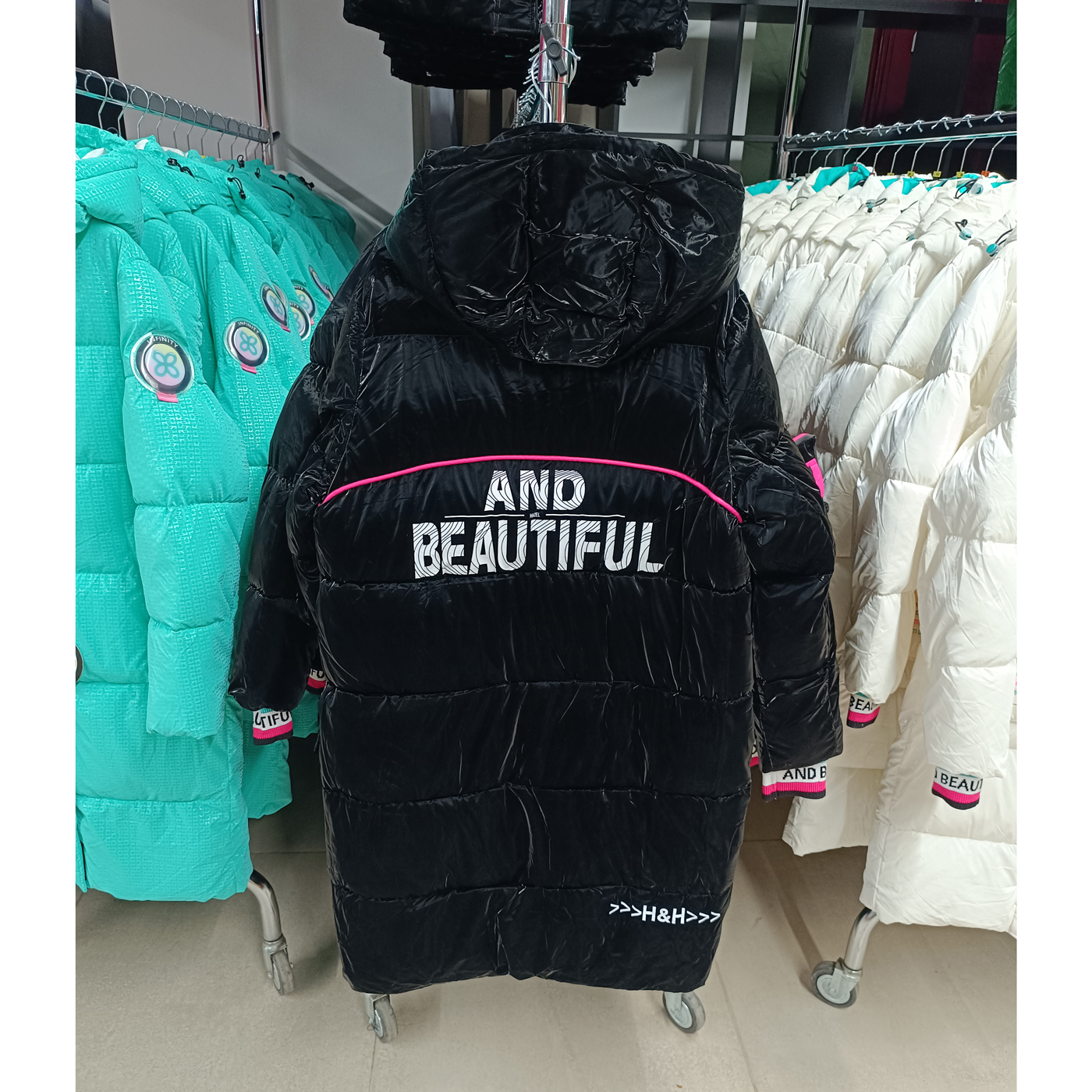 Hosszított női steppelt télikabát - "HAZEL" LONG - FLY-2316 - Fekete 2 Hosszított női steppelt télikabát - "HAZEL" LONG - FLY-2316 - Fekete