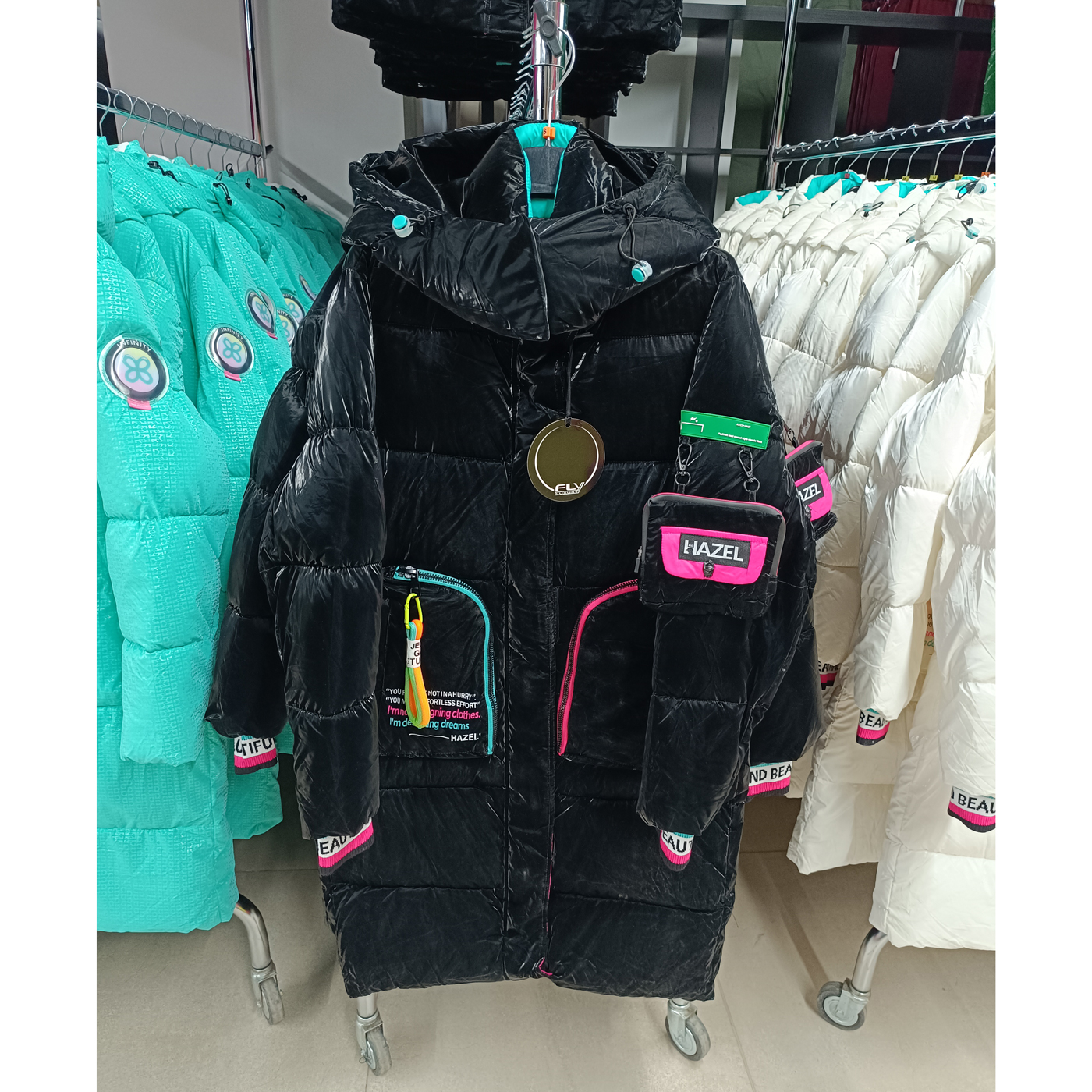 Hosszított női steppelt télikabát - "HAZEL" LONG - FLY-2316 - Fekete 1 Hosszított női steppelt télikabát - "HAZEL" LONG - FLY-2316 - Fekete