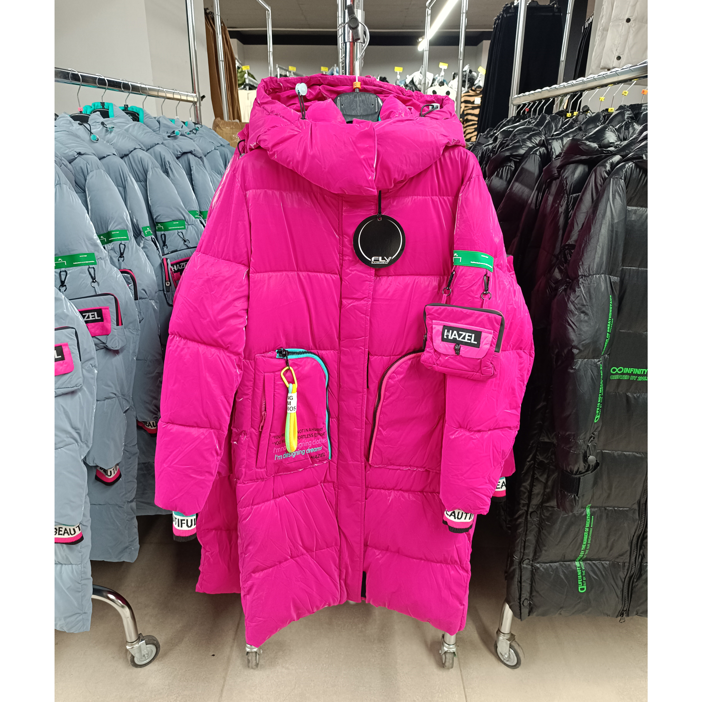 Hosszított női steppelt télikabát - "HAZEL" LONG - FLY-2316 - Fukszia 1 Hosszított női steppelt télikabát - "HAZEL" LONG - FLY-2316 - Fukszia