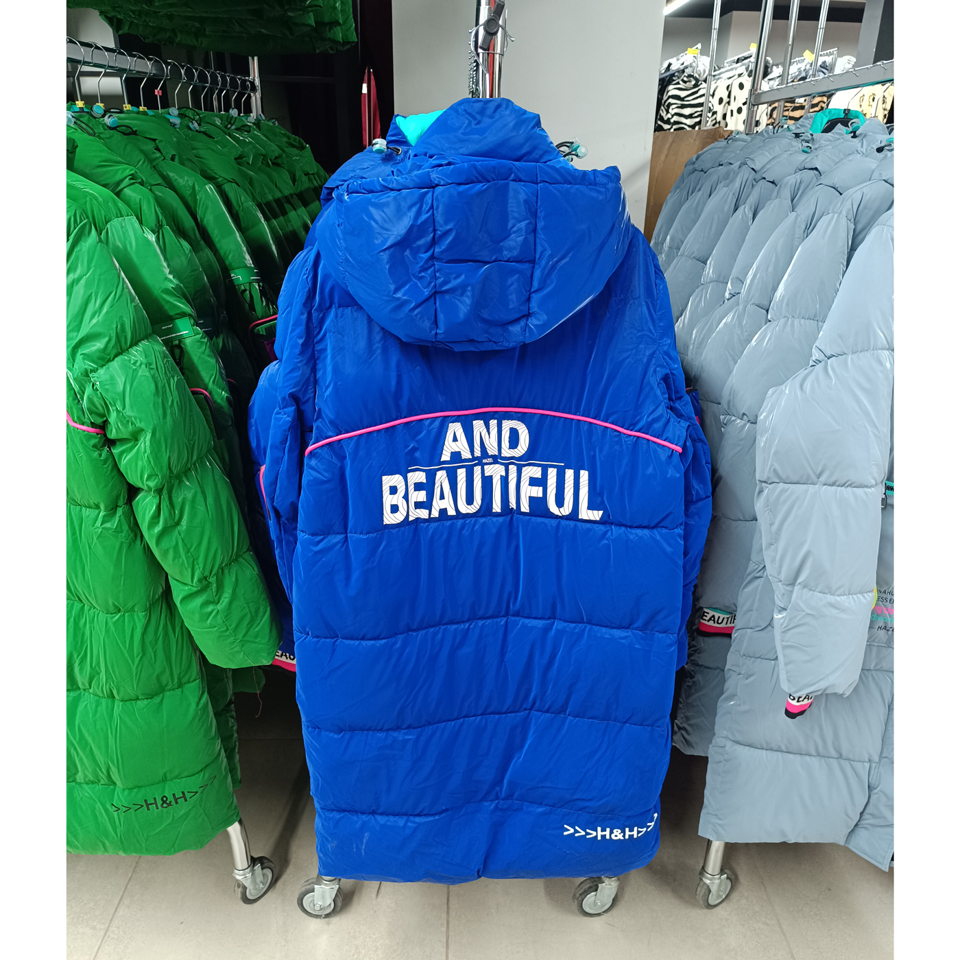 Hosszított női steppelt télikabát - "HAZEL" LONG - FLY-2316 - Királykék 2 Hosszított női steppelt télikabát - "HAZEL" LONG - FLY-2316 - Királykék