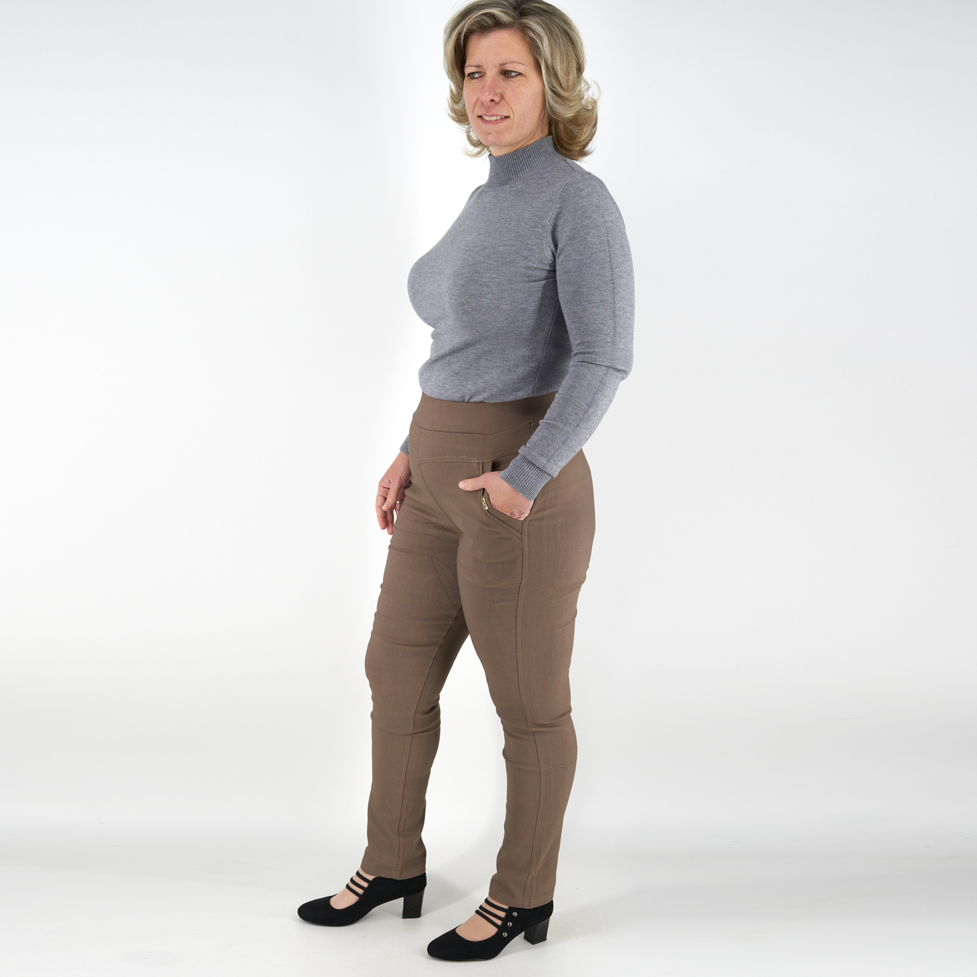 Női sztreccs nadrág (belül bolyhos) – H2516 - Mogyoró 2 Női sztreccs nadrág (belül bolyhos) – H2516 - Mogyoró-2