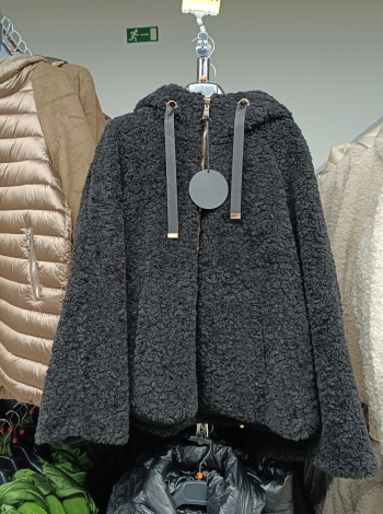 Női Teddy kabát, steppelt szélfogóval - FLY-2952 - Fekete