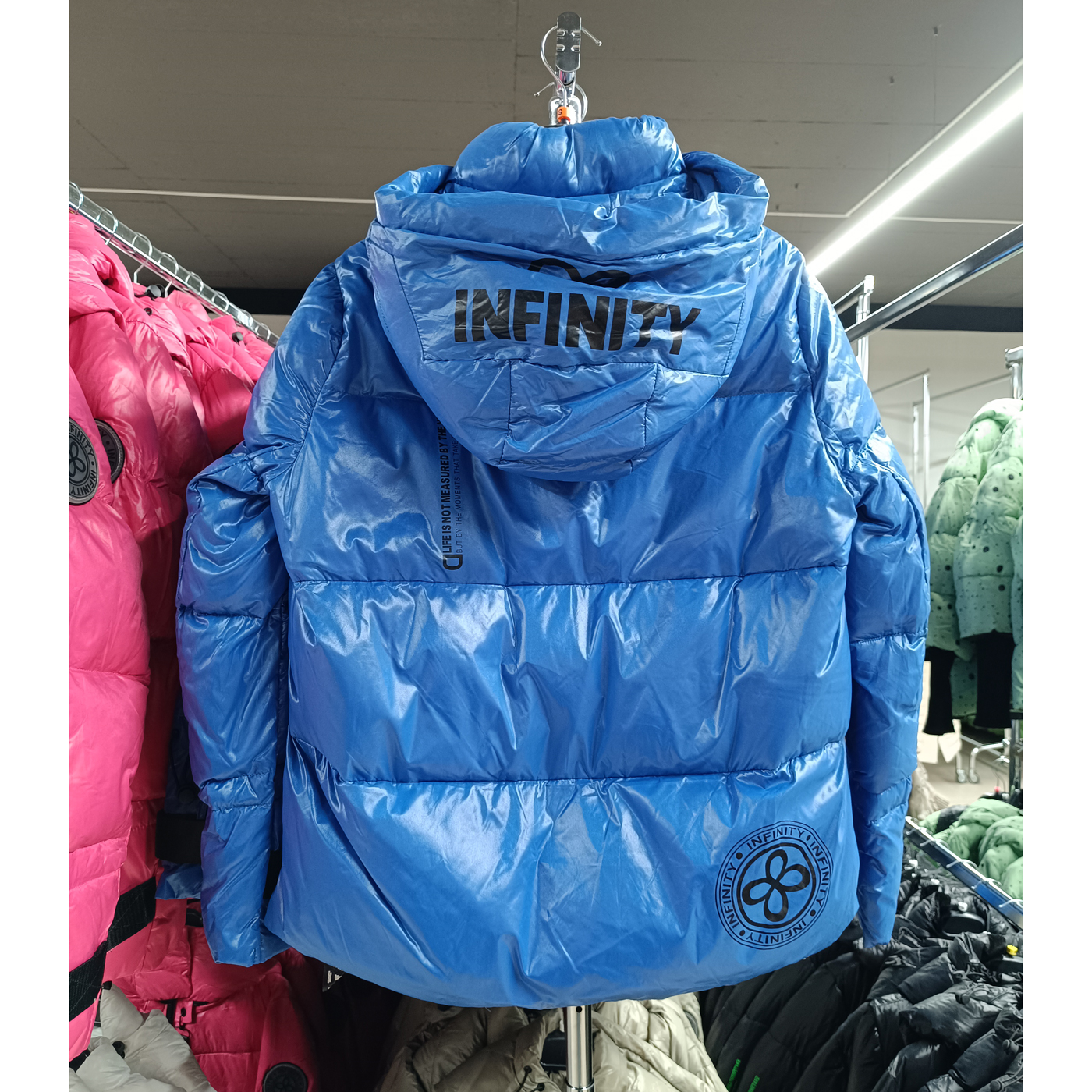 Női tollkabát "INFINITY" Short - FLY-2120 - Királykék 2 Női tollkabát "INFINITY" Short - FLY-2120 - kék