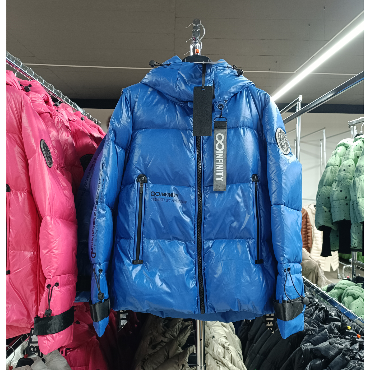 Női tollkabát "INFINITY" Short - FLY-2120 - Királykék 1 Női tollkabát "INFINITY" Short - FLY-2120 - kék