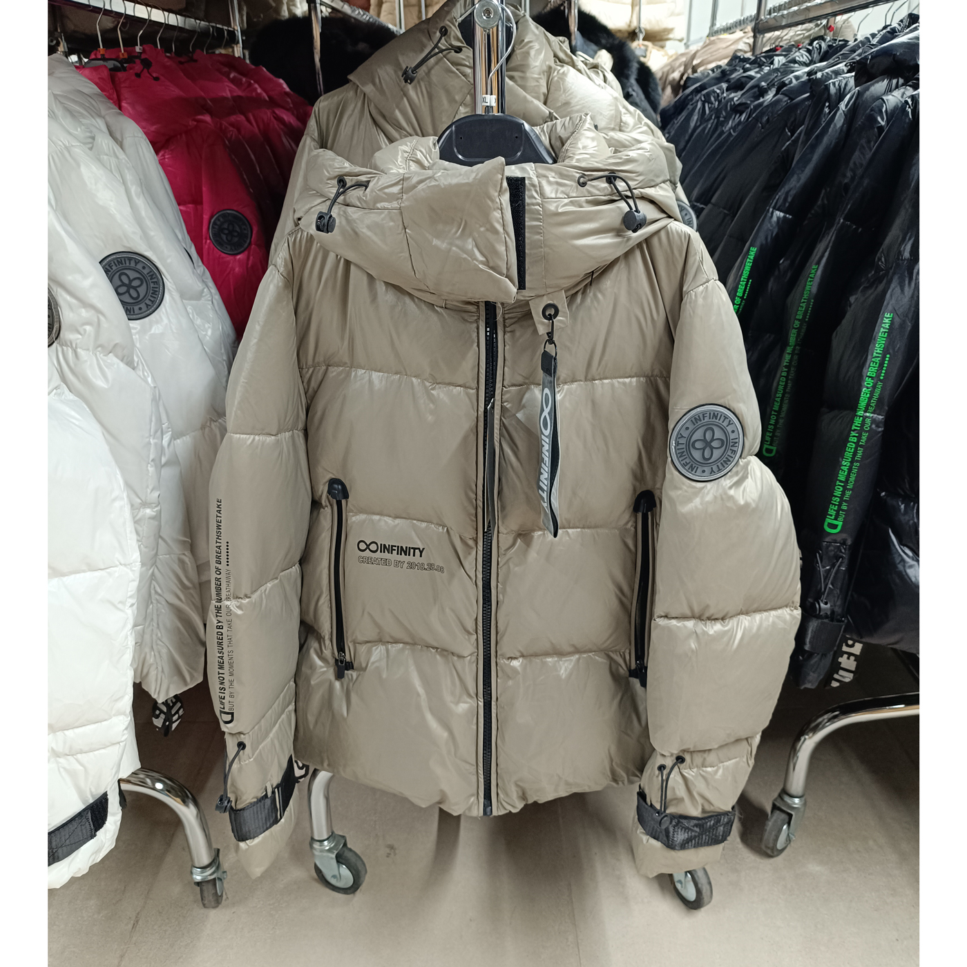 Női tollkabát "INFINITY" Short - FLY-2120 - Fango 1 Női tollkabát "INFINITY" Short - FLY-2120 - Fango