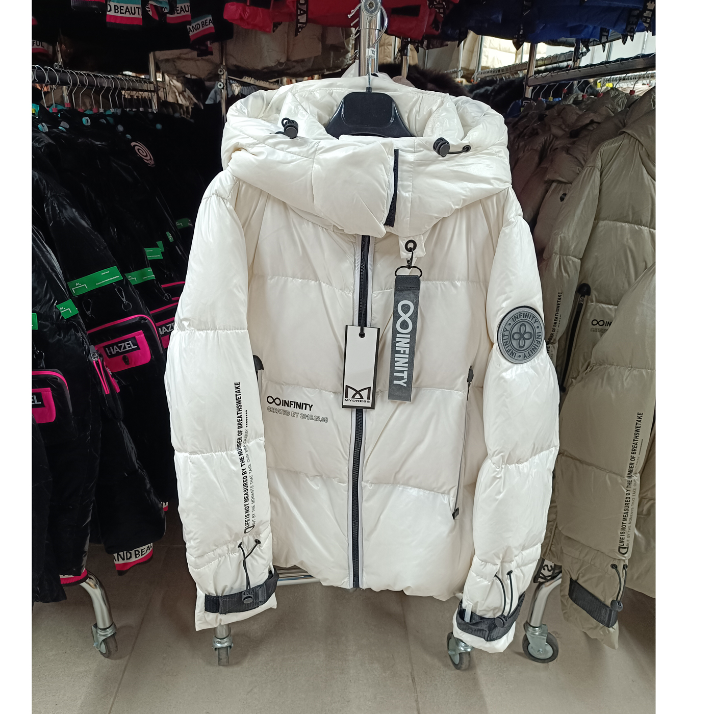 Női tollkabát "INFINITY" Short - FLY-2120 - Fehér 1 Női tollkabát "INFINITY" Short - FLY-2120 - Fehér