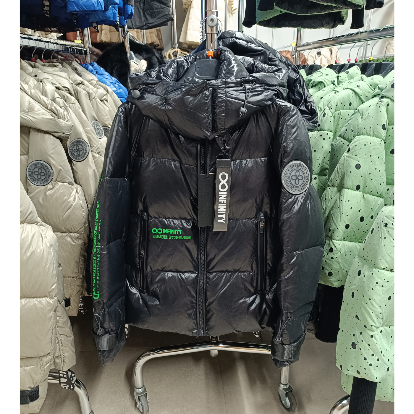 Női tollkabát "INFINITY" Short - FLY-2120 - Fekete 1 Női tollkabát "INFINITY" Short - FLY-2120 - Fekete