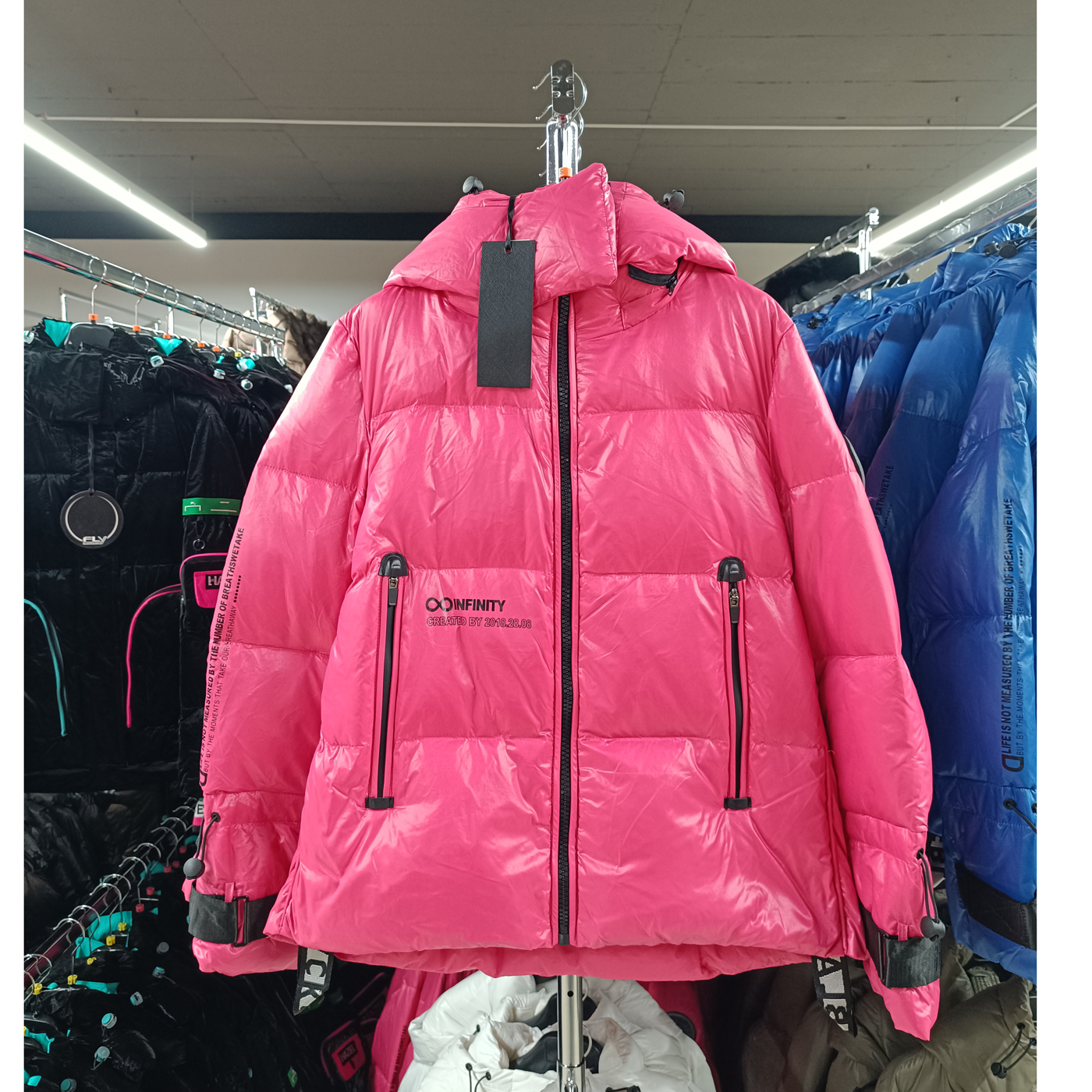 Női tollkabát "INFINITY" Short - FLY-2120 - Pink 1 Női tollkabát "INFINITY" Short - FLY-2120 - Pink