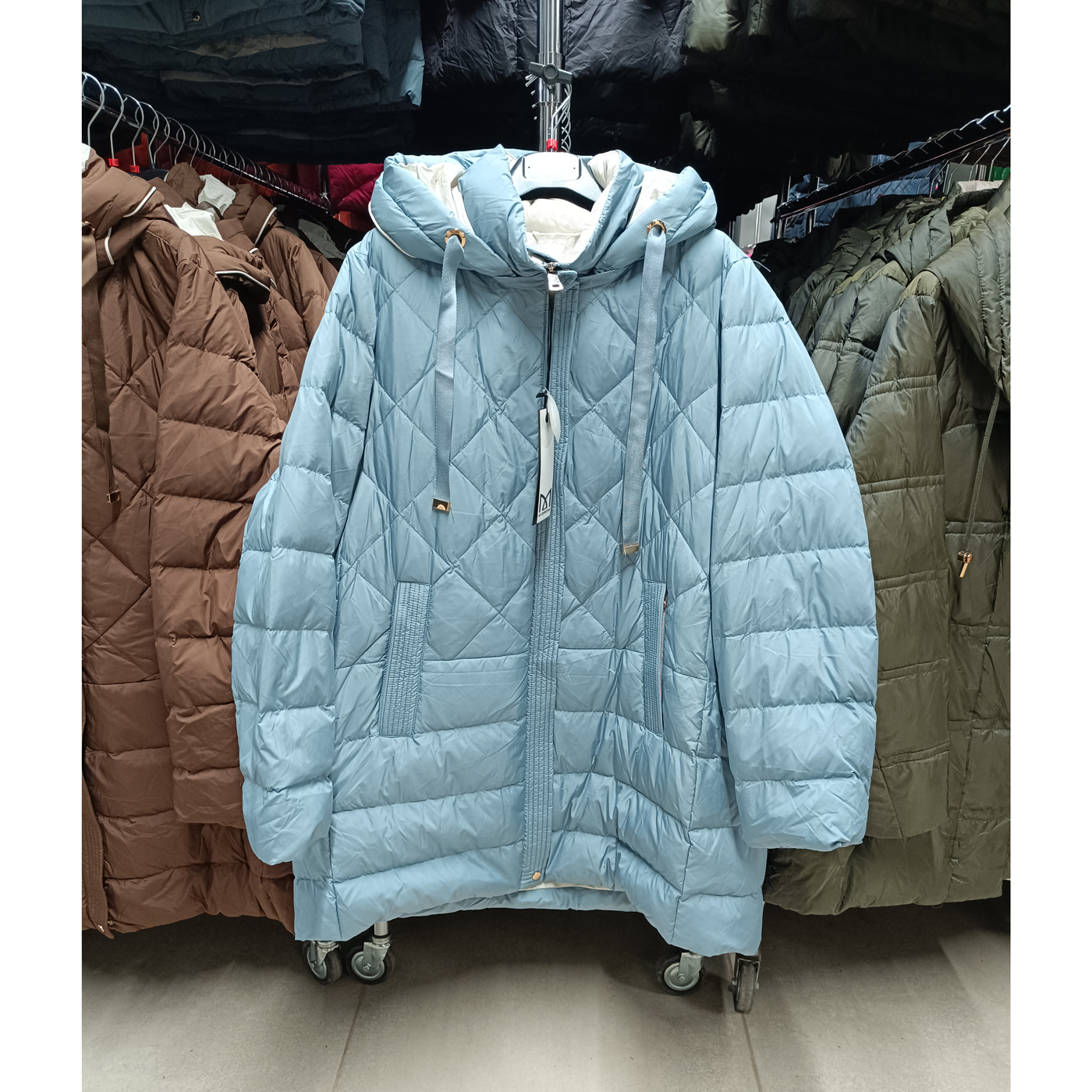 Plus size, női tollkabát - FLY-2993 - Babakék 1 Plus size, női tollkabát - FLY-2993 - Babakék