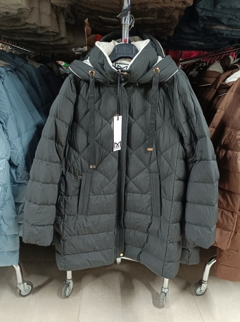 Plus size, női tollkabát - FLY-2993 - Fekete