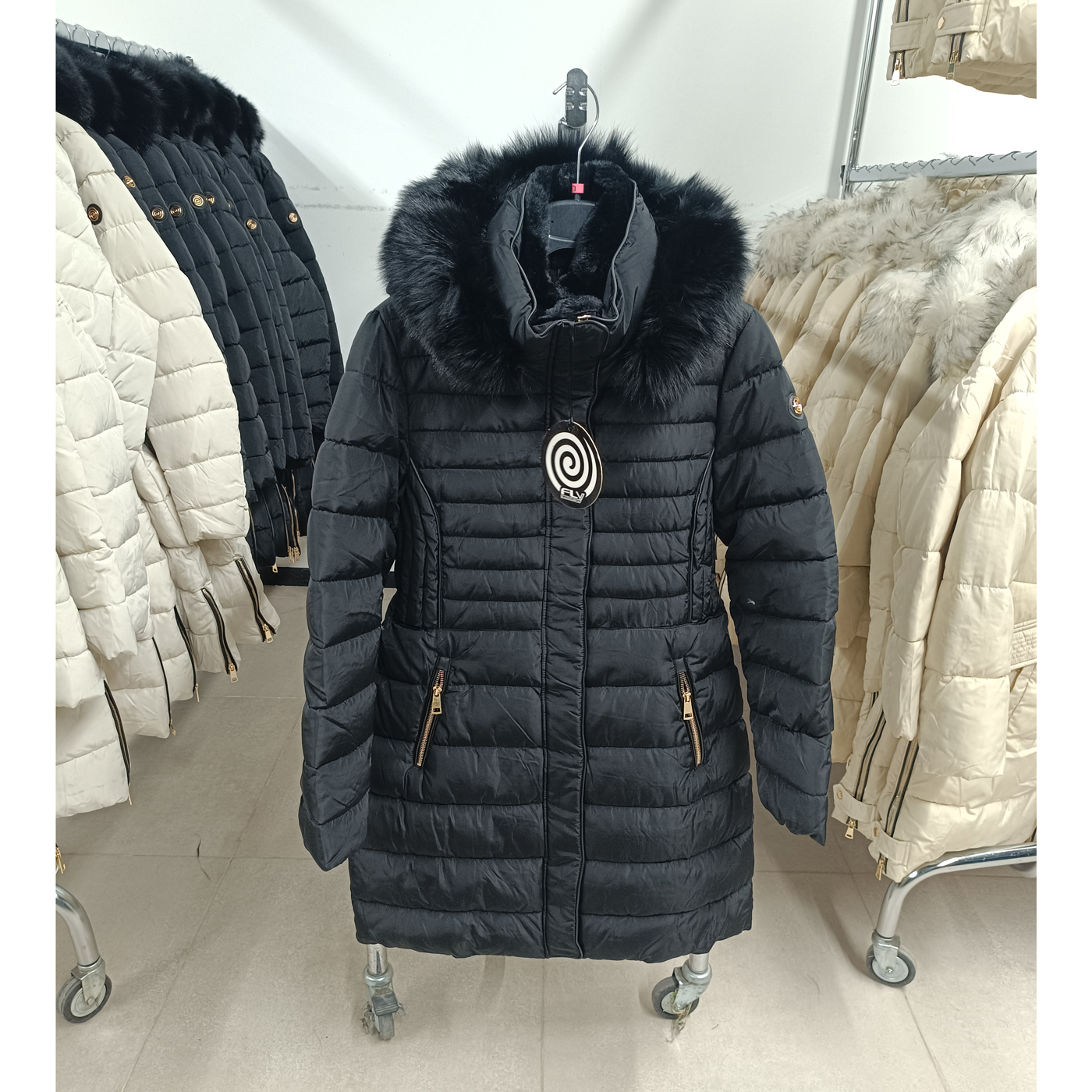 Steppelt, hosszú téli kabát - FLY-1213 - Fekete 1 Steppelt, hosszú téli kabát - FLY-1213 - fekete