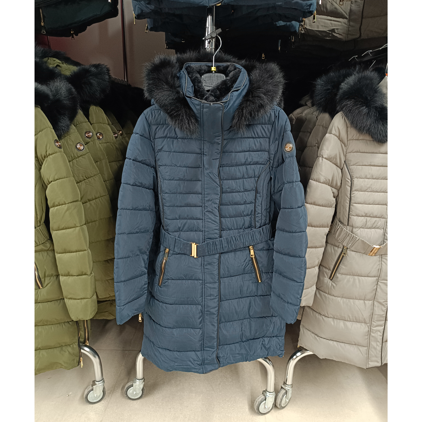 Steppelt, hosszú téli kabát - FLY-1213 - Sötétkék 1 Steppelt, hosszú téli kabát - FLY-1213 - sötétkék