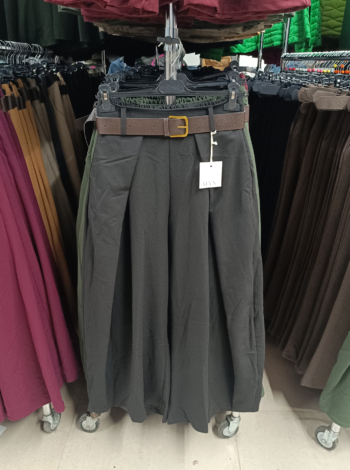 Elegáns, bő szárú női szövetnadrág + öv - N3546 - Fekete