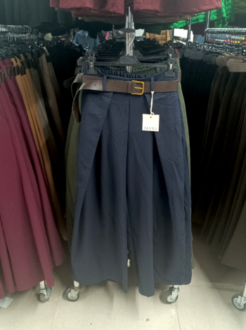 Elegáns, bő szárú női szövetnadrág + öv - N3546 - Sötétkék